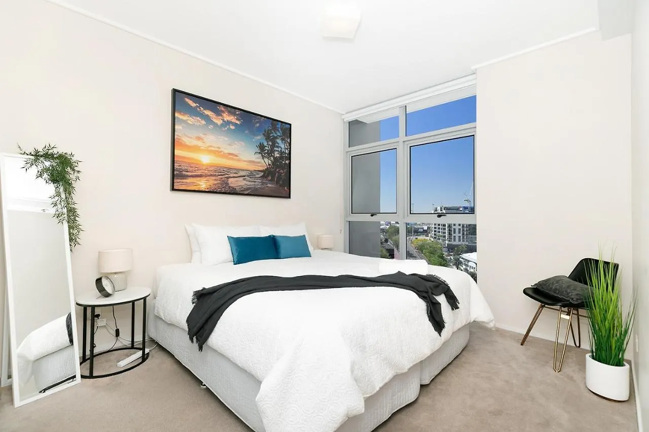 Amazing River View - 3 Bedroom Apartment - Brisbane Cbd - Netflix - Fast Wifi - Carpark Avustralya